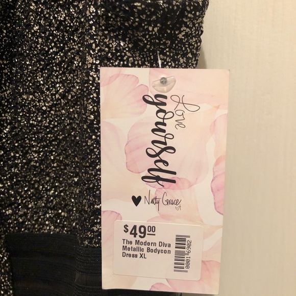 Dress - Picture 2 of 7